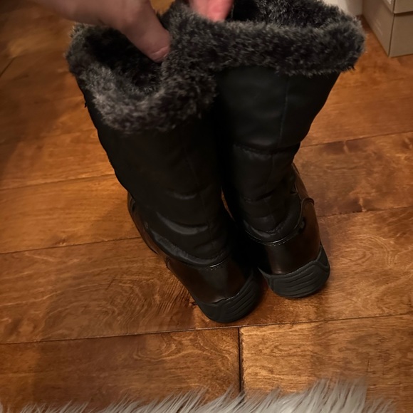 Black size 8 snow boots - Picture 6 of 6